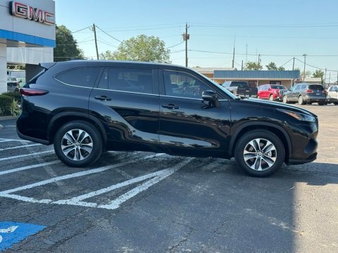 Pre-Owned Midnight Black Metallic 2025 Toyota Highlander XLE FWD - photo 4 - Stock #260270A