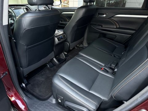 Pre-Owned Ooh La La Rouge Mica 2017 Toyota Highlander XLE FWD - photo 16 - Stock #260928A
