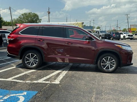 Pre-Owned Ooh La La Rouge Mica 2017 Toyota Highlander XLE FWD - photo 4 - Stock #260928A