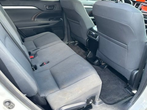 Pre-Owned Blizzard Pearl 2015 Toyota Highlander LE FWD - photo 20 - Stock #X2492