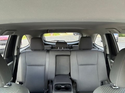 Pre-Owned Blizzard Pearl 2015 Toyota Highlander LE FWD - photo 29 - Stock #X2492