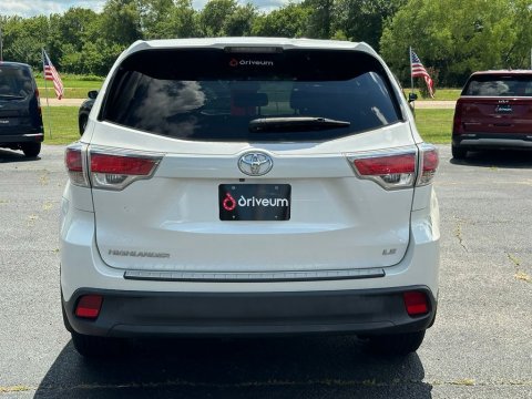 Pre-Owned Blizzard Pearl 2015 Toyota Highlander LE FWD - photo 5 - Stock #X2492