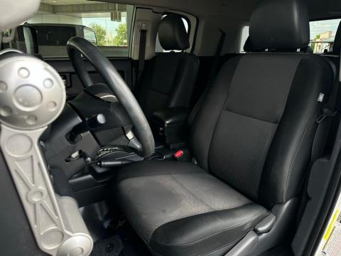 Pre-Owned Iceberg 2014 Toyota FJ Cruiser Base 4WD - photo 11 - Stock #B5599