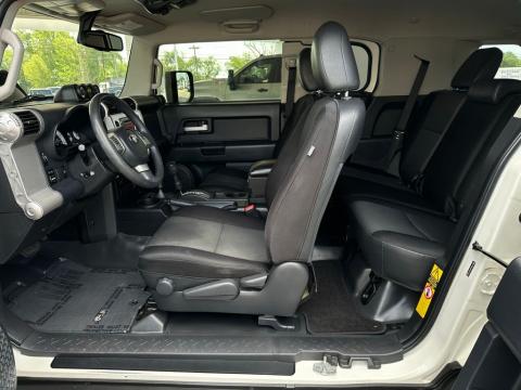 Pre-Owned Iceberg 2014 Toyota FJ Cruiser Base 4WD - photo 13 - Stock #B5599