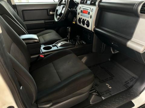 Pre-Owned Iceberg 2014 Toyota FJ Cruiser Base 4WD - photo 14 - Stock #B5599