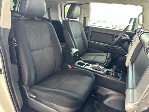 Pre-Owned Iceberg 2014 Toyota FJ Cruiser Base 4WD - photo 15 - Stock #B5599