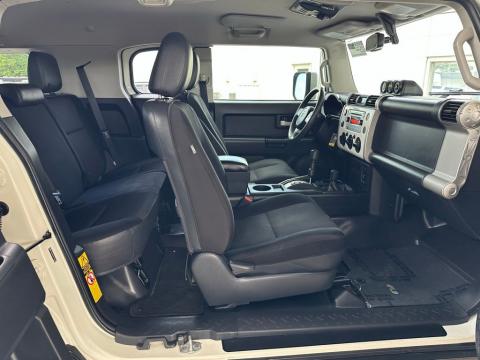 Pre-Owned Iceberg 2014 Toyota FJ Cruiser Base 4WD - photo 16 - Stock #B5599