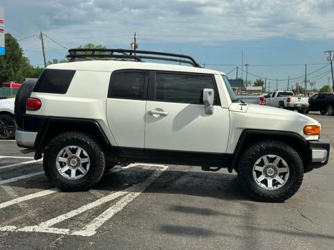 Pre-Owned Iceberg 2014 Toyota FJ Cruiser Base 4WD - photo 3 - Stock #B5599