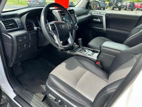 Pre-Owned Super White 2016 Toyota 4Runner SR5 Premium 4WD - photo 12 - Stock #X2464
