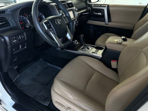 Pre-Owned Blizzard Pearl 2017 Toyota 4Runner Limited 4WD - photo 11 - Stock #261080A