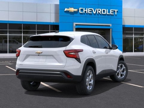 New Summit White 2026 Chevrolet Trax LS FWD - photo 4 - Stock #261160