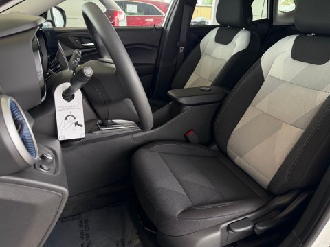 New Summit White 2026 Chevrolet Trax LS FWD - photo 13 - Stock #261160