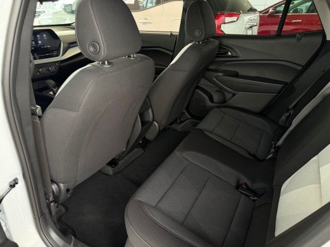 New Summit White 2026 Chevrolet Trax LS FWD - photo 15 - Stock #261160