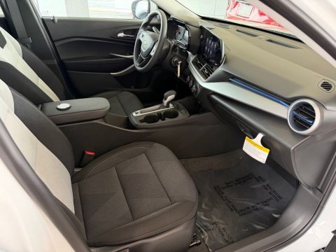 New Summit White 2026 Chevrolet Trax LS FWD - photo 16 - Stock #261160