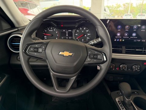 New Summit White 2026 Chevrolet Trax LS FWD - photo 19 - Stock #261160