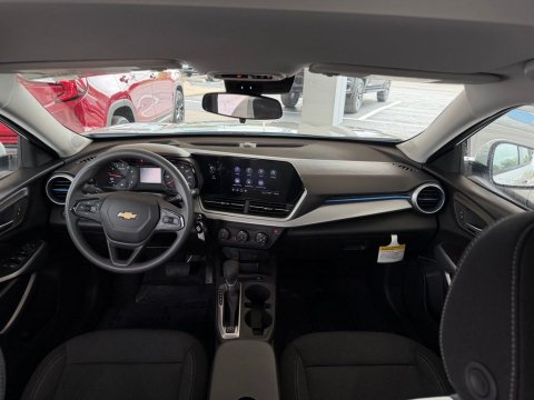 New Summit White 2026 Chevrolet Trax LS FWD - photo 20 - Stock #261160