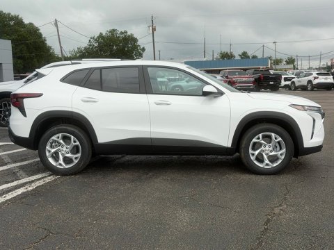 New Summit White 2026 Chevrolet Trax LS FWD - photo 4 - Stock #261160