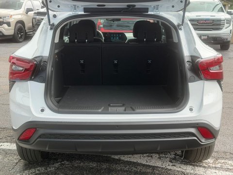 New Summit White 2026 Chevrolet Trax LS FWD - photo 8 - Stock #261160