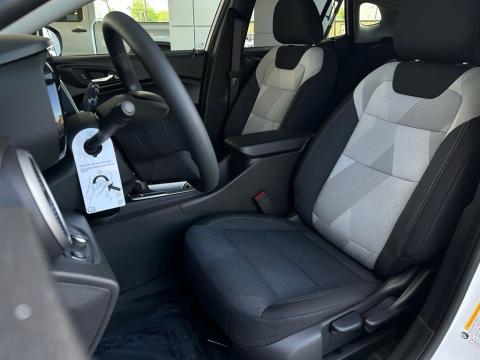 New Summit White 2026 Chevrolet Trax LS FWD - photo 13 - Stock #260964