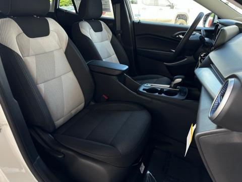New Summit White 2026 Chevrolet Trax LS FWD - photo 17 - Stock #260964
