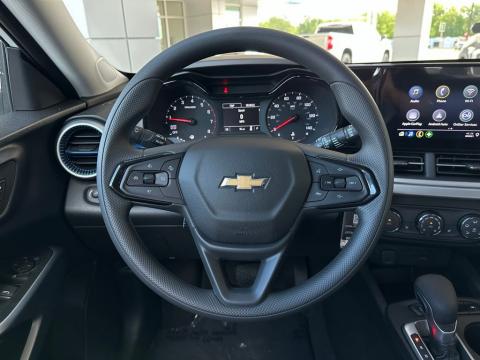 New Summit White 2026 Chevrolet Trax LS FWD - photo 19 - Stock #260964