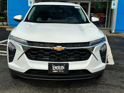 New Summit White 2026 Chevrolet Trax LS FWD - photo 2 - Stock #260964
