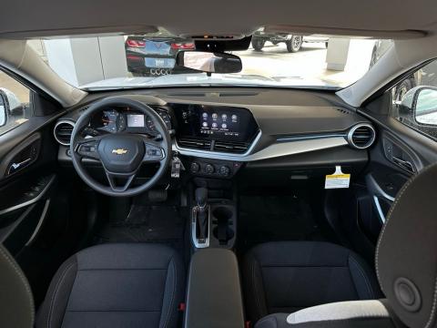New Summit White 2026 Chevrolet Trax LS FWD - photo 20 - Stock #260964