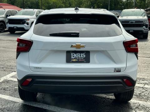 New Summit White 2026 Chevrolet Trax LS FWD - photo 5 - Stock #260964