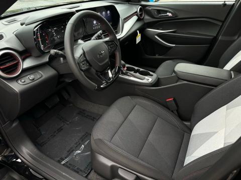New Mosaic Black Metallic 2026 Chevrolet Trax 1RS FWD - photo 10 - Stock #260919