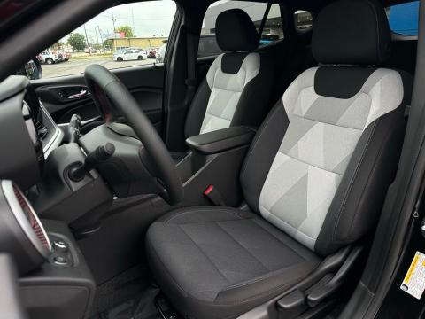 New Mosaic Black Metallic 2026 Chevrolet Trax 1RS FWD - photo 13 - Stock #260919