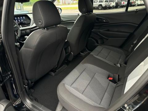 New Mosaic Black Metallic 2026 Chevrolet Trax 1RS FWD - photo 15 - Stock #260919