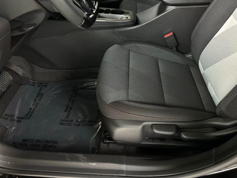 New Mosaic Black Metallic 2026 Chevrolet Trax 1RS FWD - photo 12 - Stock #260755