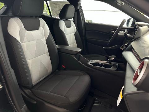 New Mosaic Black Metallic 2026 Chevrolet Trax 1RS FWD - photo 17 - Stock #260755