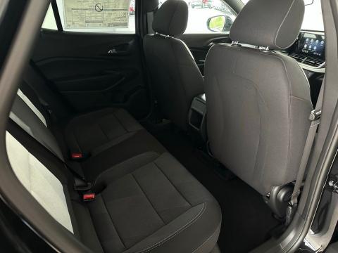 New Mosaic Black Metallic 2026 Chevrolet Trax 1RS FWD - photo 18 - Stock #260755