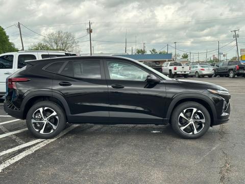 New Mosaic Black Metallic 2026 Chevrolet Trax 1RS FWD - photo 4 - Stock #260755