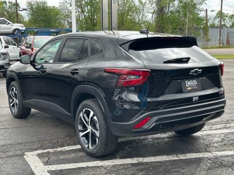 New Mosaic Black Metallic 2026 Chevrolet Trax 1RS FWD - photo 7 - Stock #260755