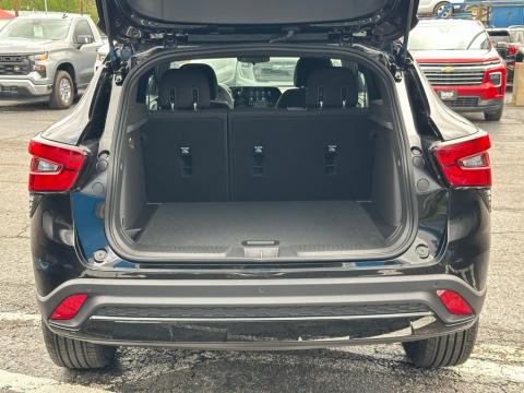 New Mosaic Black Metallic 2026 Chevrolet Trax 1RS FWD - photo 8 - Stock #260755