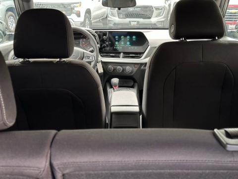 New Mosaic Black Metallic 2026 Chevrolet Trax 1RS FWD - photo 9 - Stock #260755