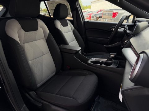 New Mosaic Black Metallic 2026 Chevrolet Trax 1RS FWD - photo 17 - Stock #261295