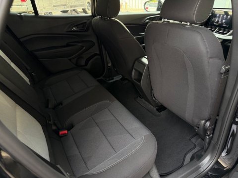 New Mosaic Black Metallic 2026 Chevrolet Trax 1RS FWD - photo 18 - Stock #261295