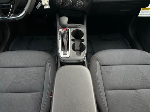 New Summit White 2026 Chevrolet Trax 1RS FWD - photo 21 - Stock #260768