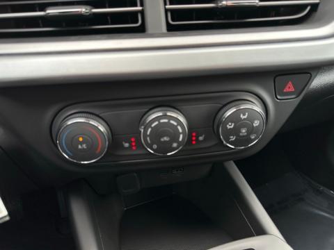 New Summit White 2026 Chevrolet Trax 1RS FWD - photo 25 - Stock #260768