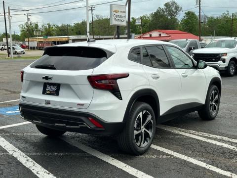 New Summit White 2026 Chevrolet Trax 1RS FWD - photo 6 - Stock #260768
