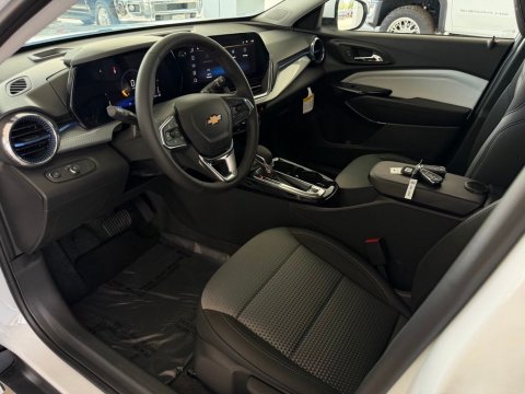 New Summit White 2026 Chevrolet Trax LT FWD - photo 10 - Stock #261280