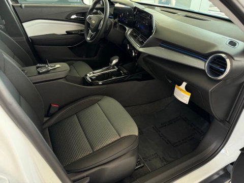 New Summit White 2026 Chevrolet Trax LT FWD - photo 16 - Stock #261280