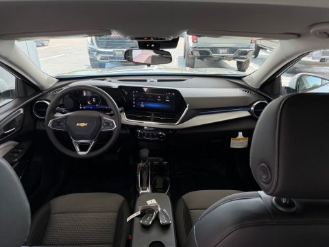 New Summit White 2026 Chevrolet Trax LT FWD - photo 19 - Stock #261280