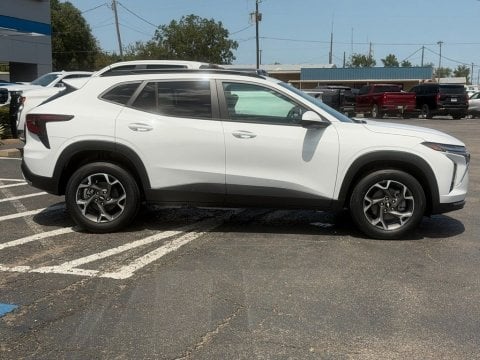 New Summit White 2026 Chevrolet Trax LT FWD - photo 4 - Stock #261280