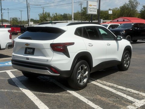 New Summit White 2026 Chevrolet Trax LT FWD - photo 6 - Stock #261280