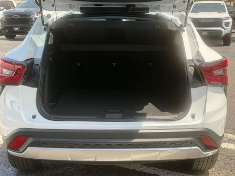 New Summit White 2026 Chevrolet Trax LT FWD - photo 8 - Stock #261280