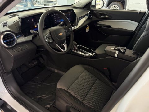 New Summit White 2026 Chevrolet Trax LT FWD - photo 11 - Stock #261280